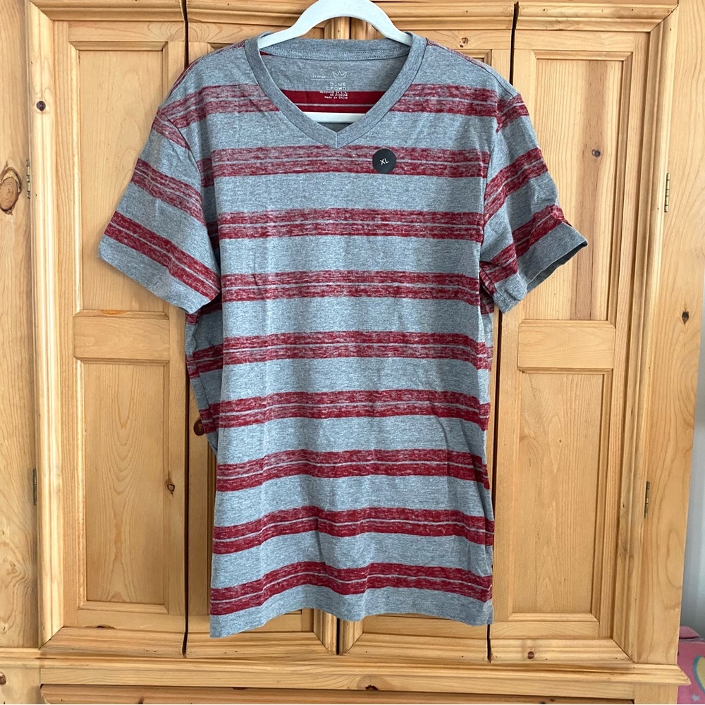 Blue Crown Boys Gray & Maroon Red Striped Short Sleeve V-Neck T-shirt Sz XL New
